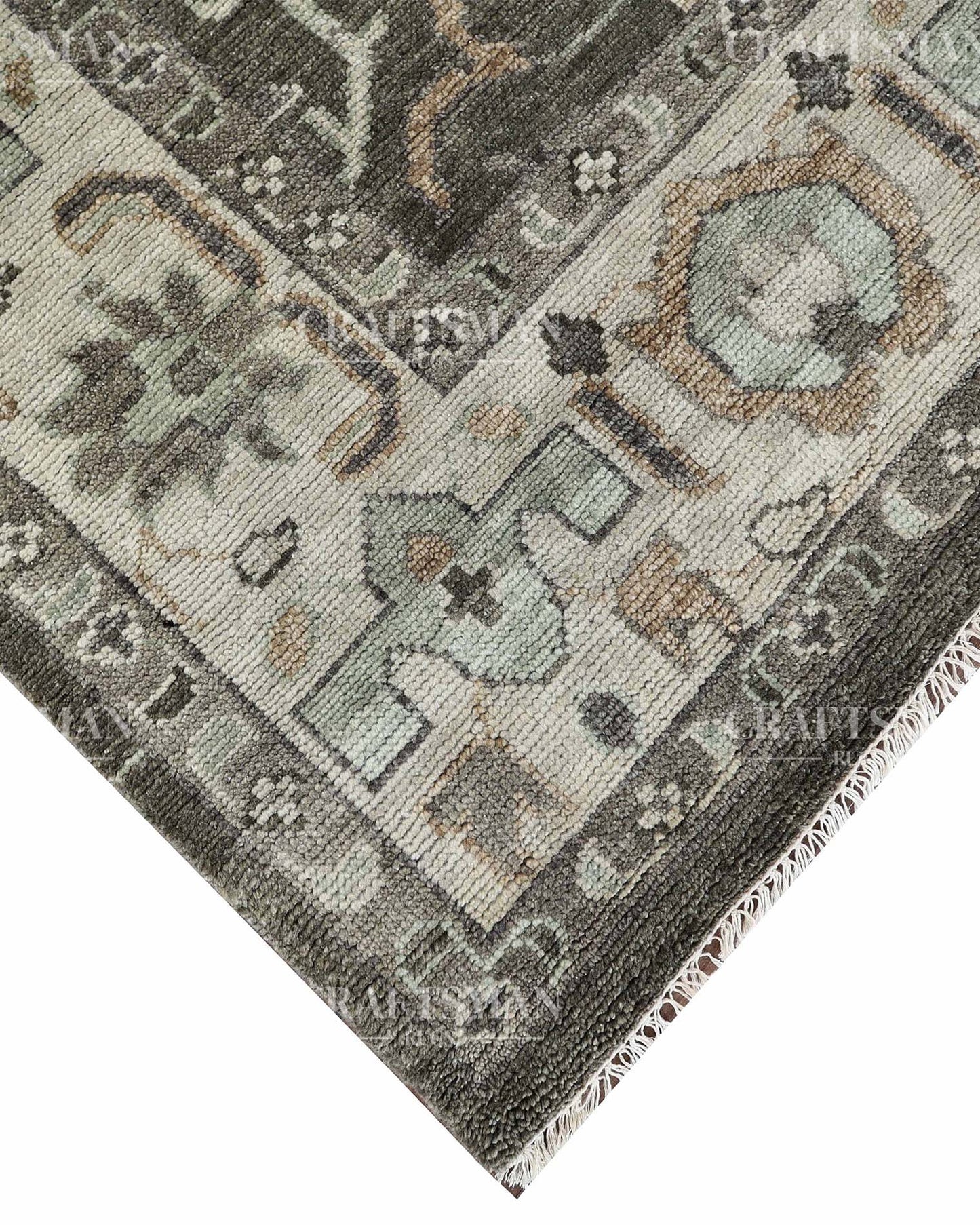 Terin Wool Hand-Knotted Oushak-Inspired Rug